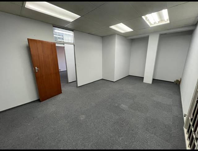 175M² OFFICE TO LET IN STRIJDOMPARK